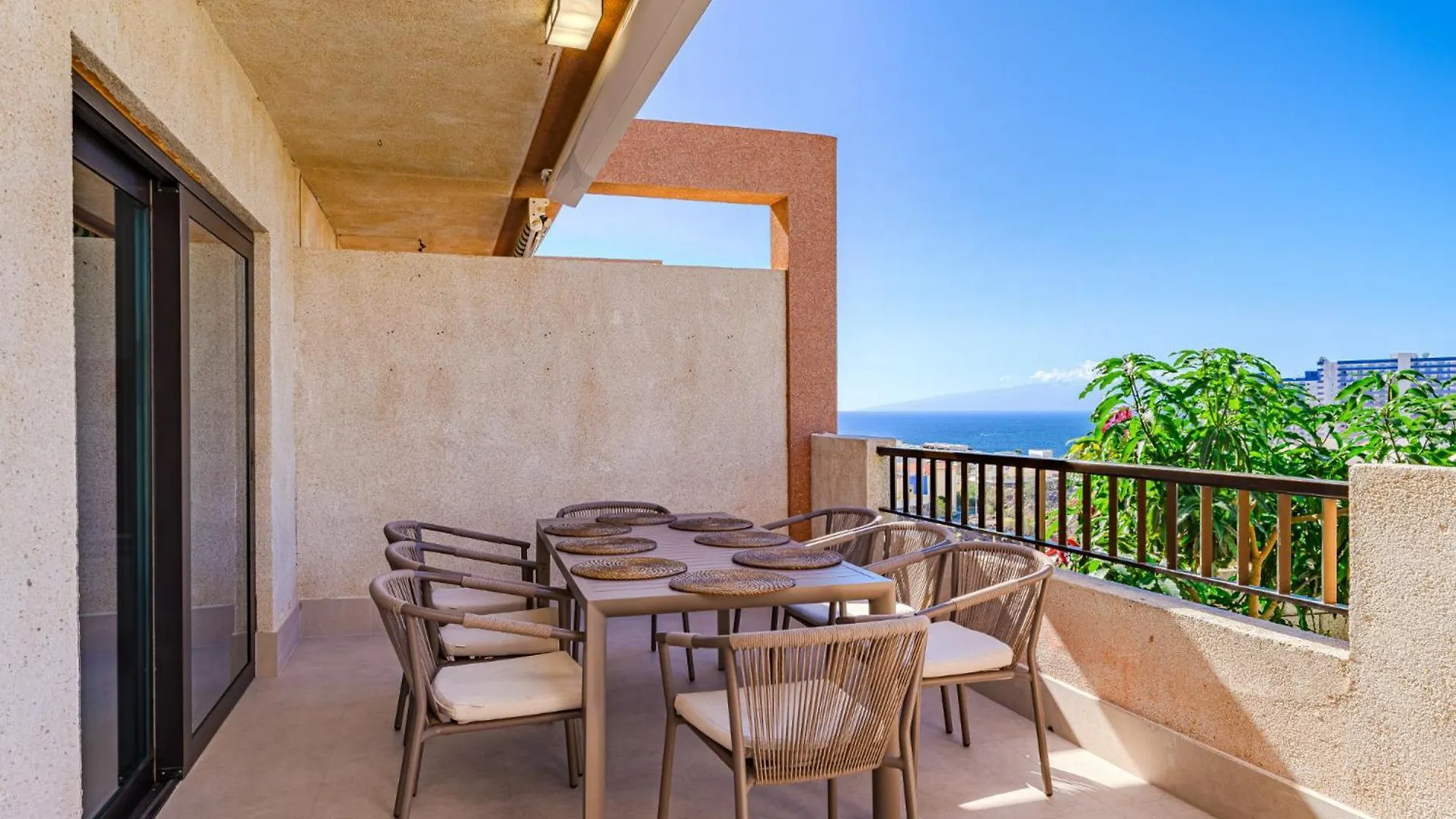 Exclusive New Townhouse In Playa Paraiso 아데제 0*,  스페인