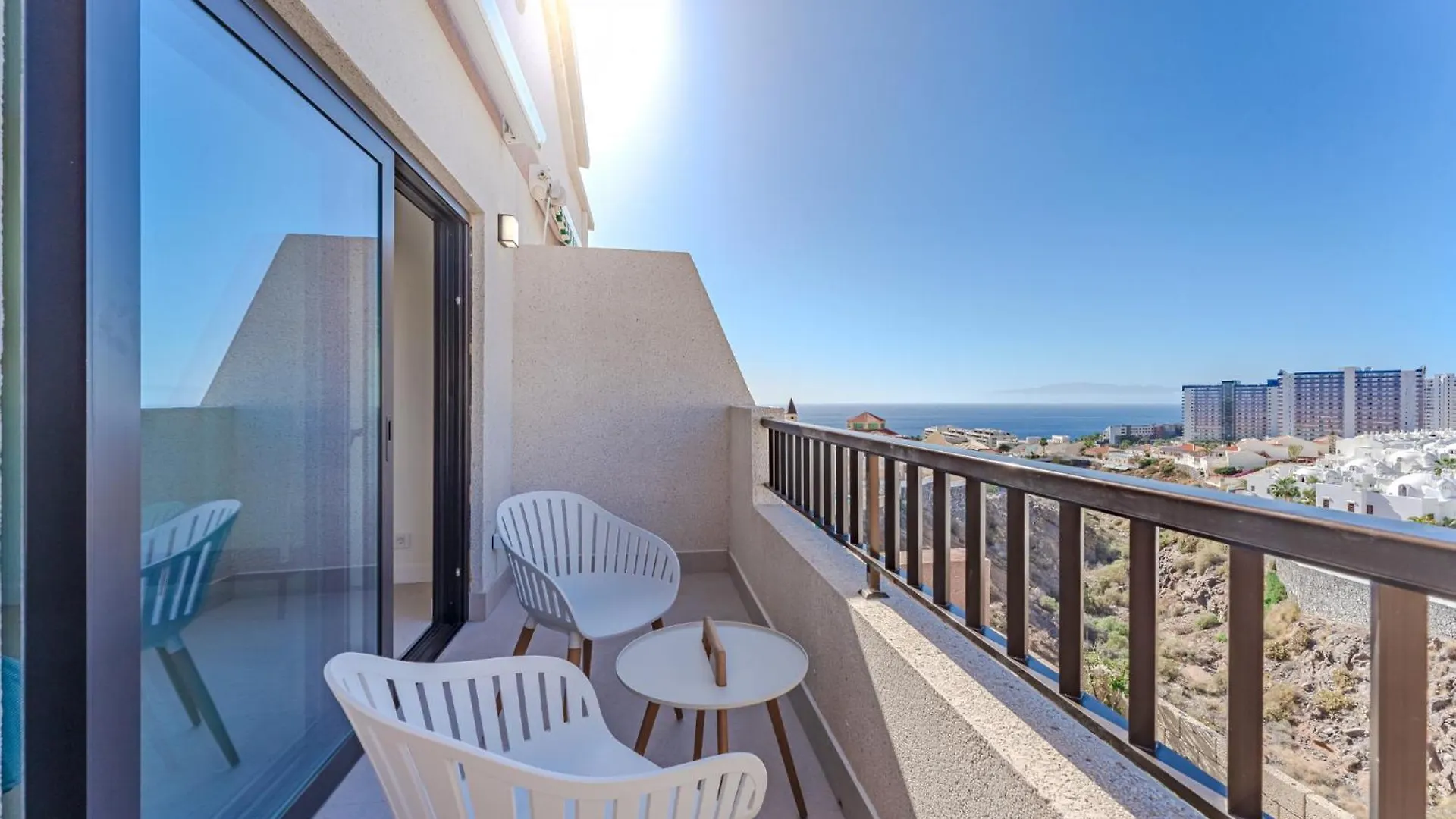 Exclusive New Townhouse In Playa Paraiso 아데제 펜션