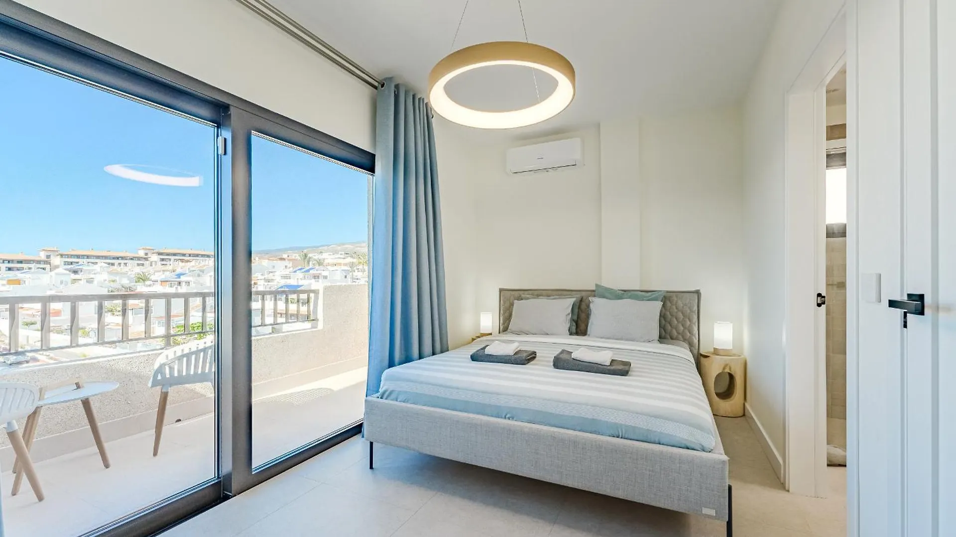 Exclusive New Townhouse In Playa Paraiso 아데제 펜션