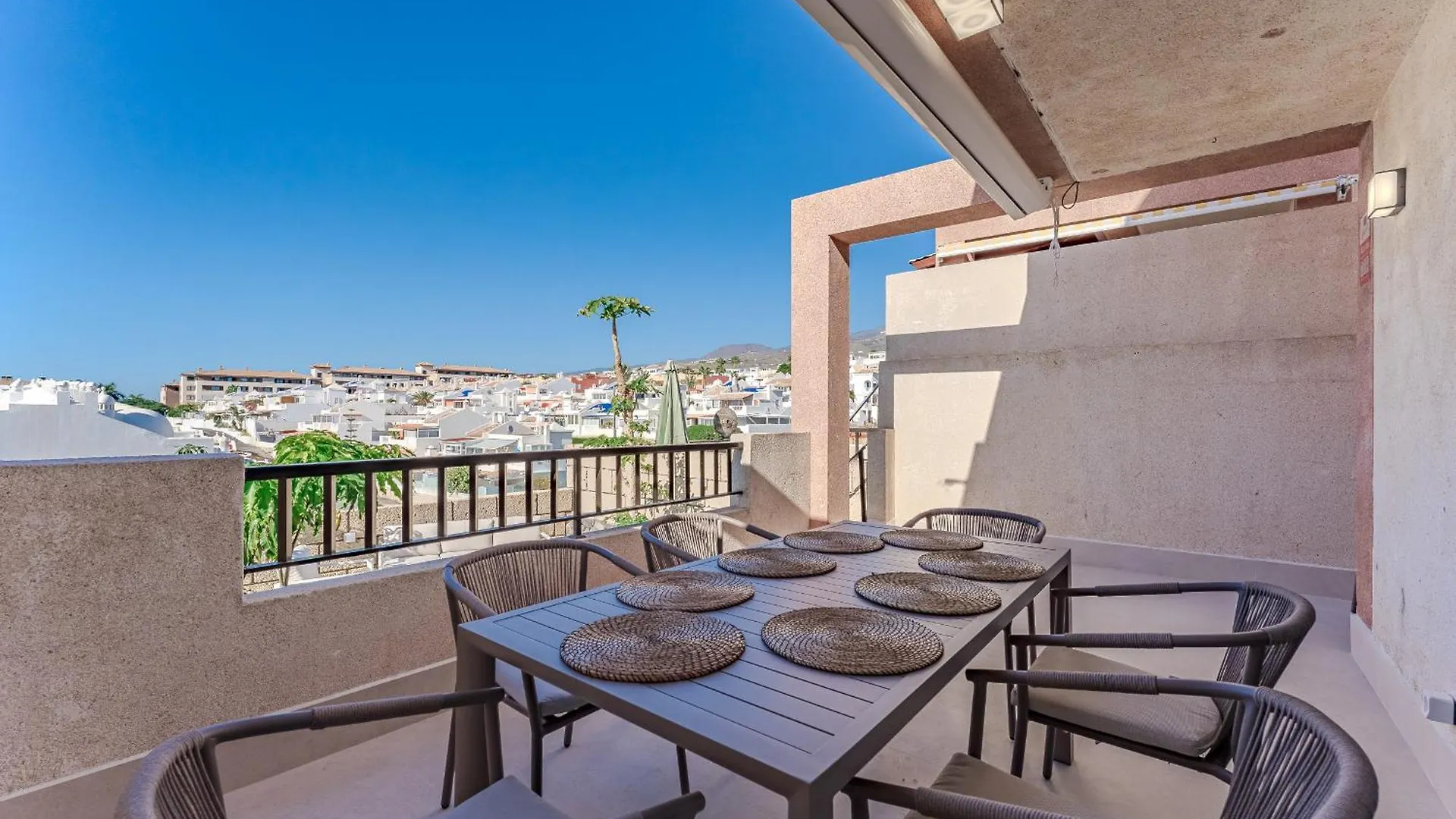 Exclusive New Townhouse In Playa Paraiso 아데제 스페인