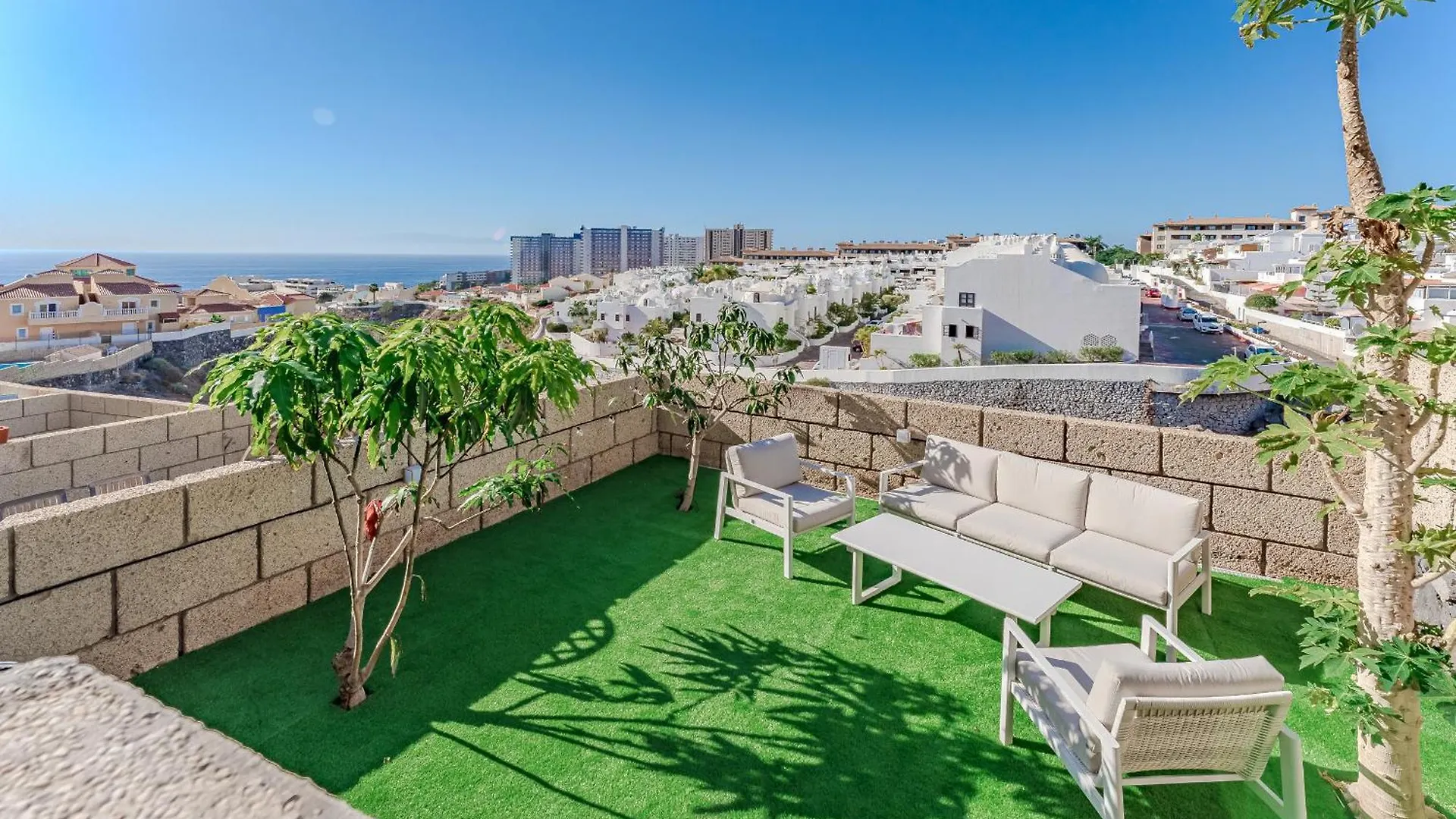 Exclusive New Townhouse In Playa Paraiso 아데제