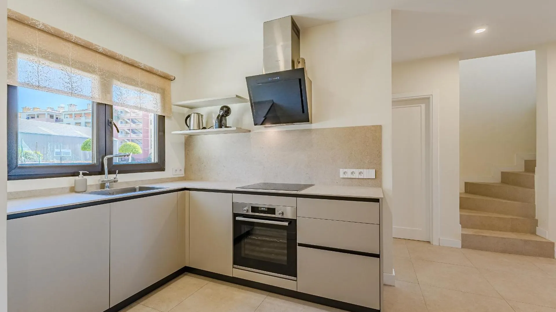 Exclusive New Townhouse In Playa Paraiso 아데제