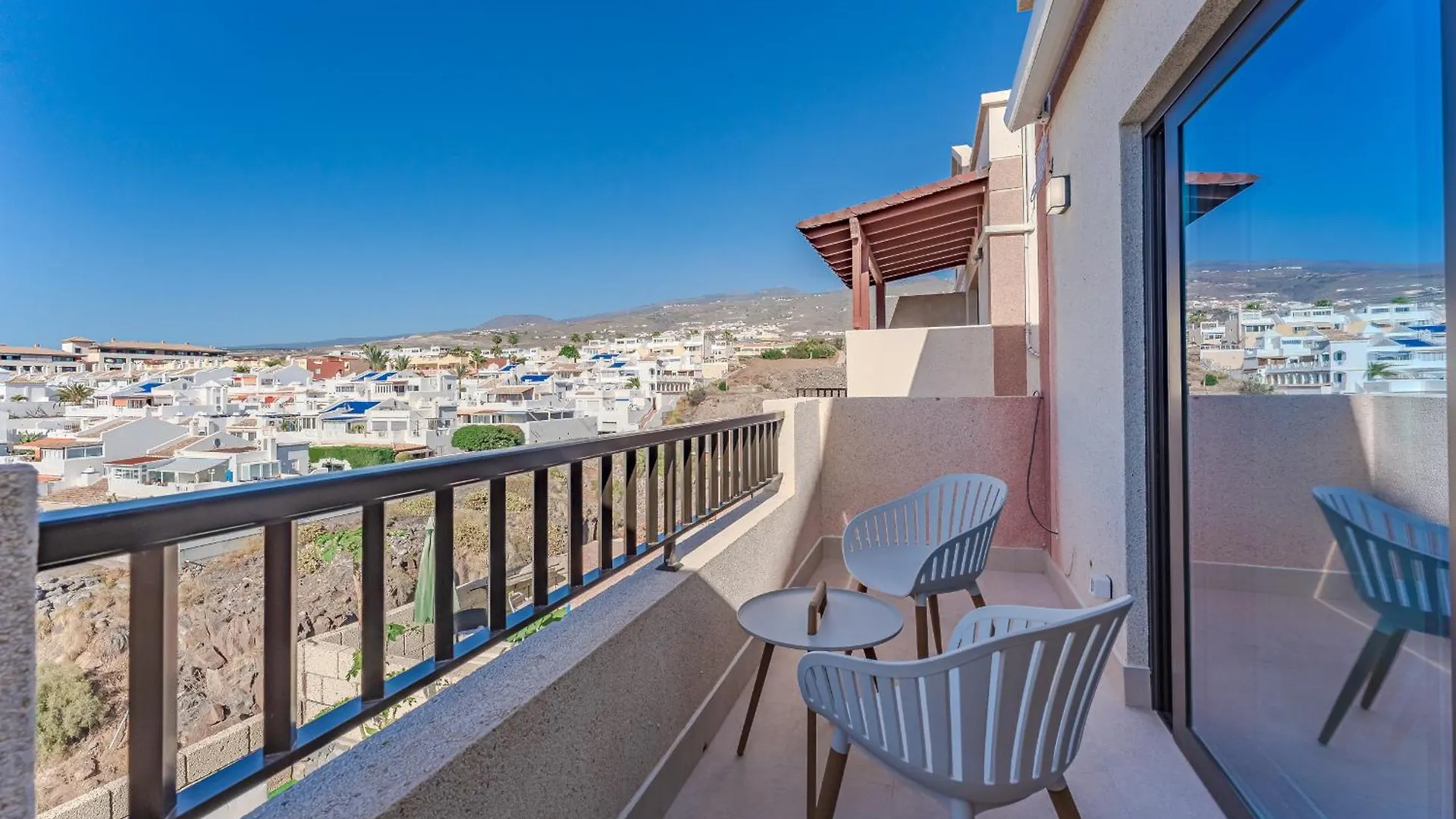 펜션 Exclusive New Townhouse In Playa Paraiso 아데제