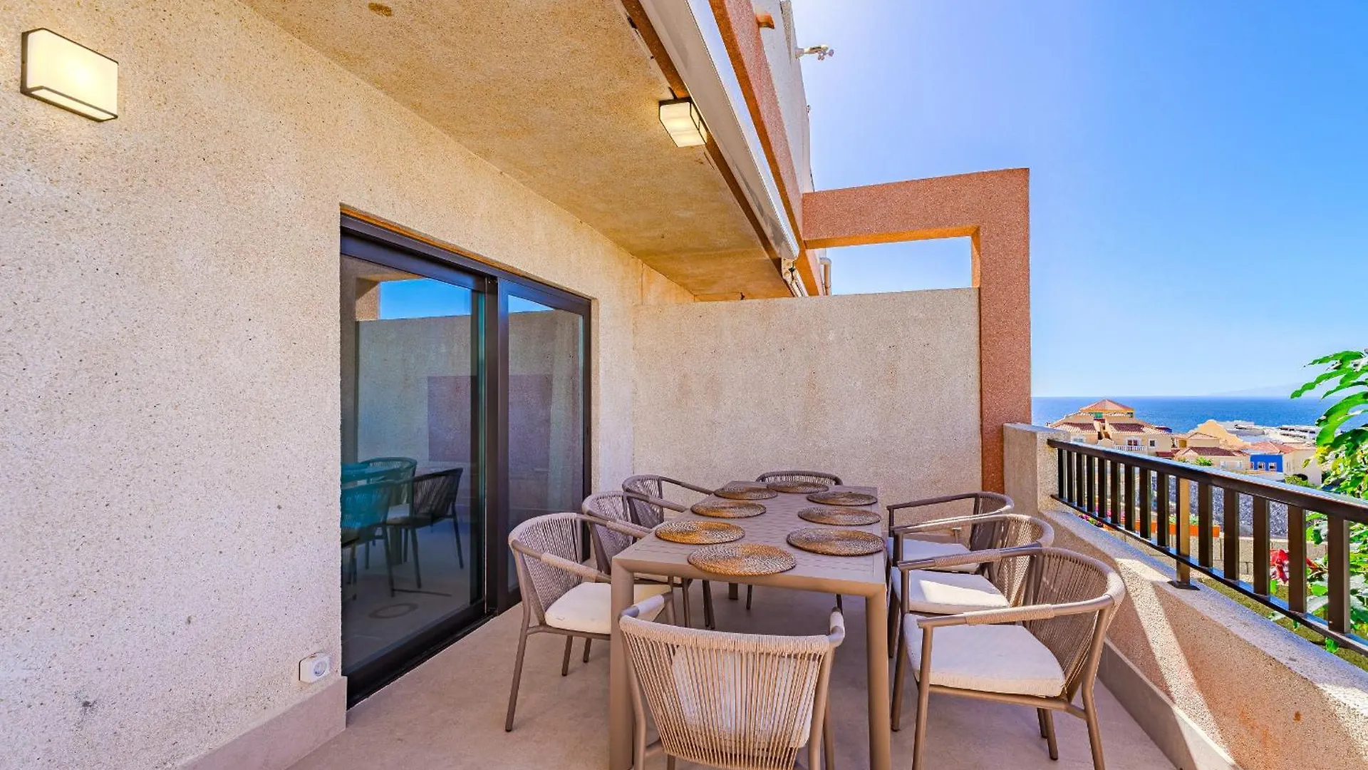 Exclusive New Townhouse In Playa Paraiso 아데제 펜션